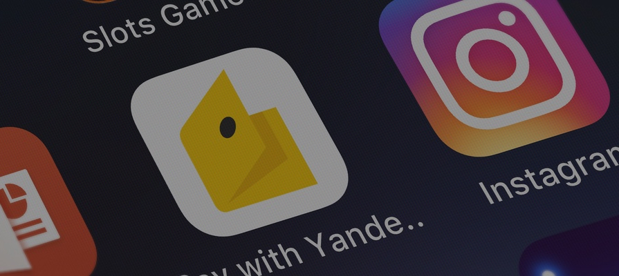 «Яндекс.Деньги» начали продавать свои пластиковые карты в «Связном»
