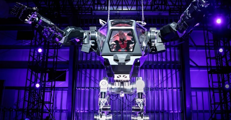 Конкурент Маска протестировал четырехметрового робота