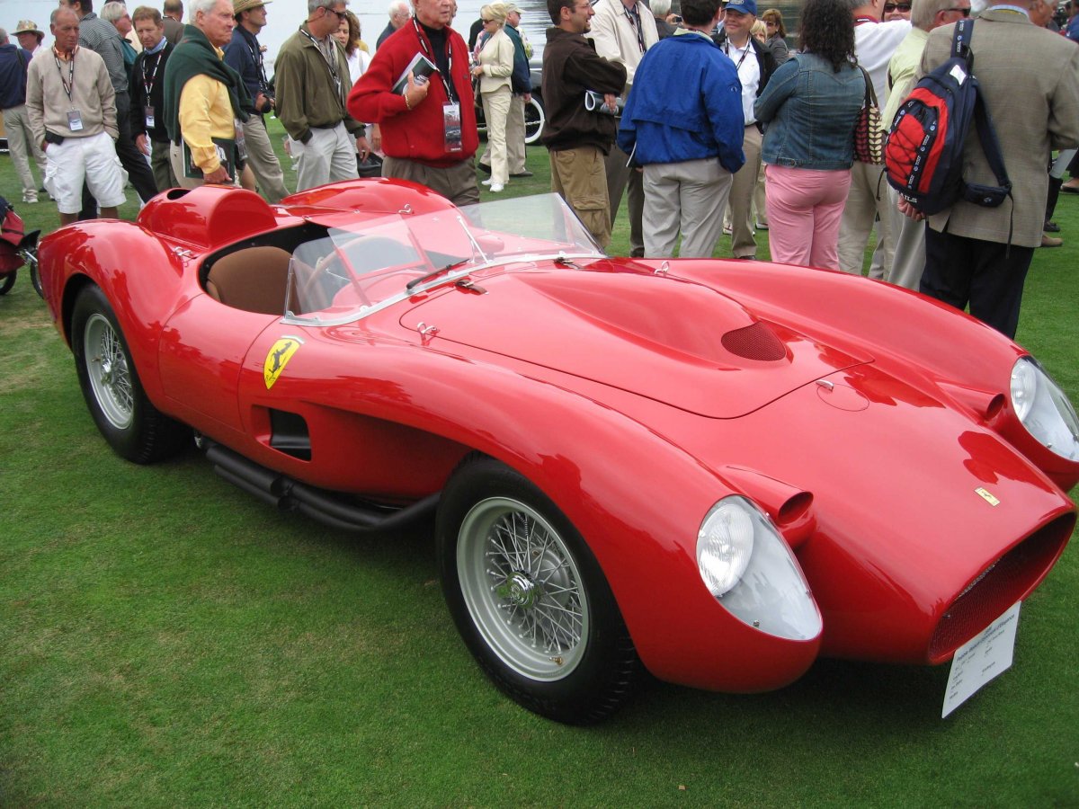 К 1960-м автомобили Ferrari показали свое превосходство как на гоночной тра...